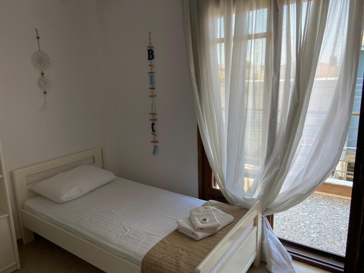 Efi'S House Apartment ฟิออยิตา ภายนอก รูปภาพ